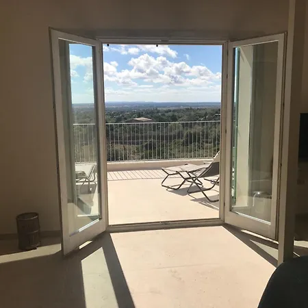 Taraluna Villa *