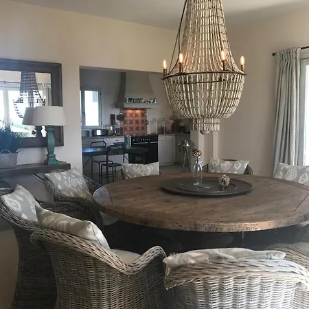 Taraluna Villa