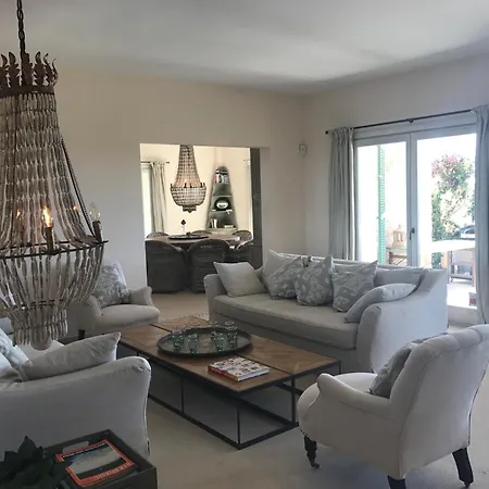 Taraluna Villa
